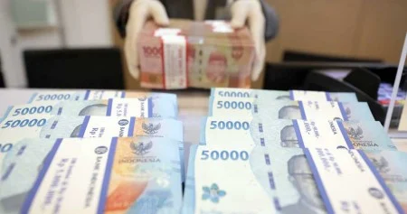Rupiah Terjun ke Rp16.712 Jelang Pengumuman Tarif Trump