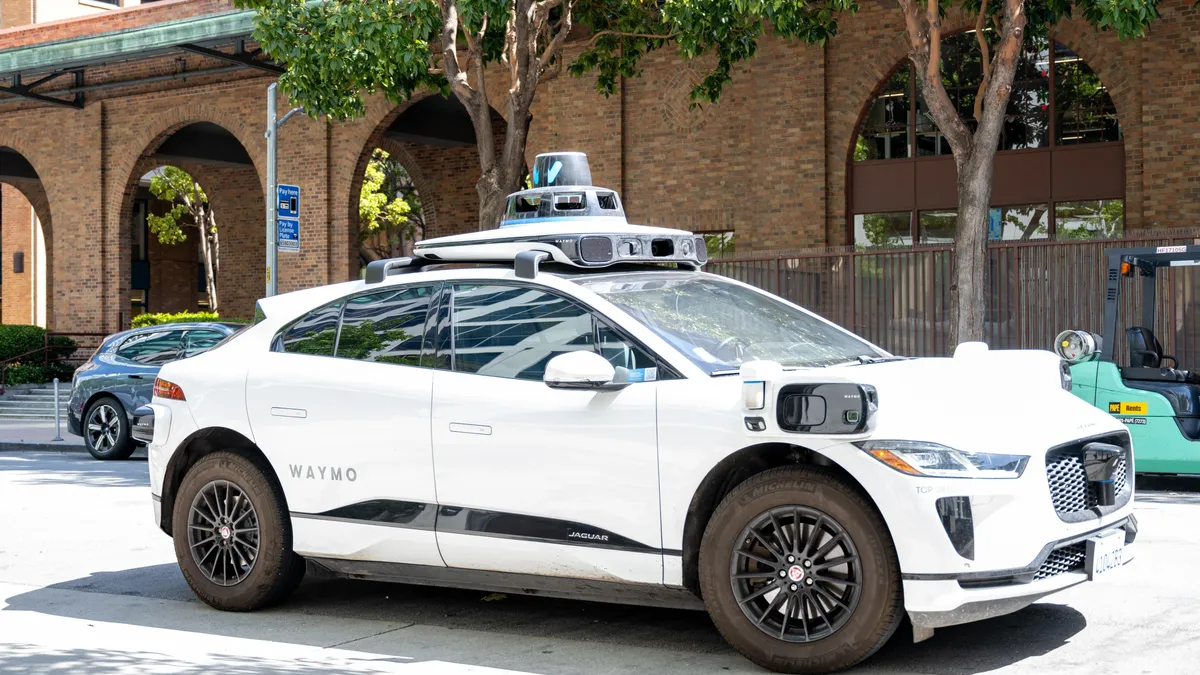 Waymo Selesaikan 80% Perjalanan Uber dengan Robot Taksi di Austin