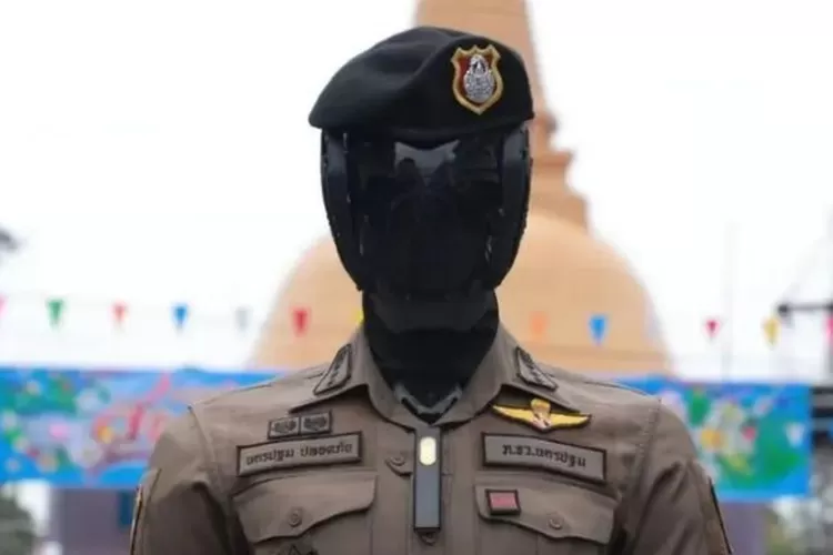 Thailand Gunakan Robot Polisi AI untuk Amankan Festival Songkran