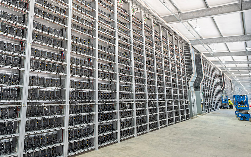 Riot Gandeng Coinbase, Amankan Kredit US$100 Juta untuk Ekspansi