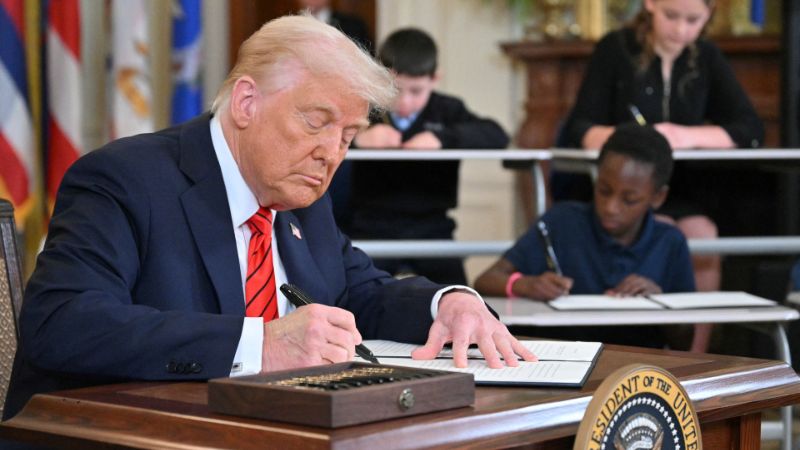 Trump Tanda Tangani Perintah Eksekutif untuk Perkuat Pendidikan AI